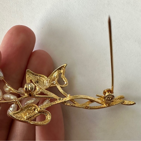 Signed Duri©️Freshwater Pearl Brooch - Picture 9 of 16